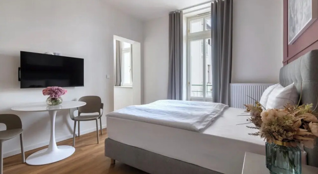 Студия Deluxe с балконом и с видом на внутренний двор Encore Boutique Residence by Dwellfort