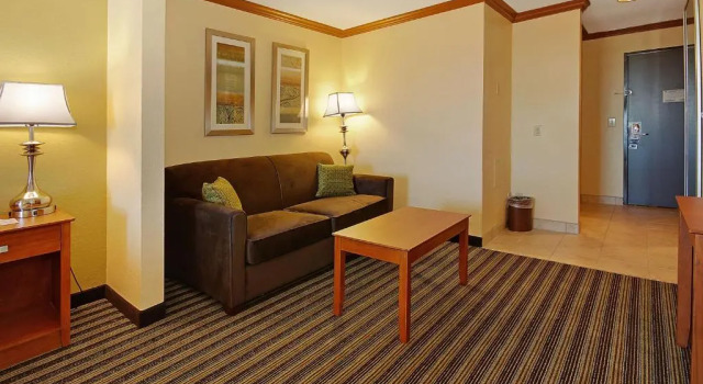 Люкс Best Western Plus Seawall Inn & Suites by the Beach