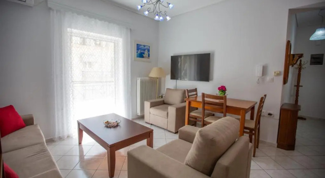 Poly's charming home - City center & near the beach 2bedroom apartment, Book Apartment Hotels in Central Greece with Parking, Parking