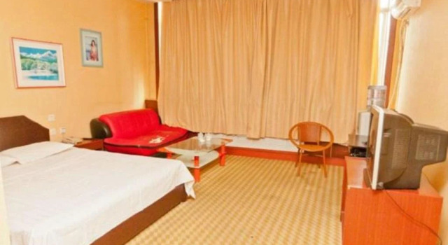Zouping Mingzhu Business Hotel