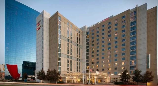 Courtyard Indianapolis Downtown, Забронировать Отель Отели Индианаполиса с бассейном, рядом с Виктори Филд, Бассейн