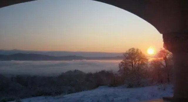Conacul Malul Alb, Rezerwuj Hotel Ramnicu Valcea 