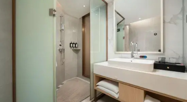 Люкс Standard Vienna International Hotel (Guigang Guest World Plaza Gangnan Center)