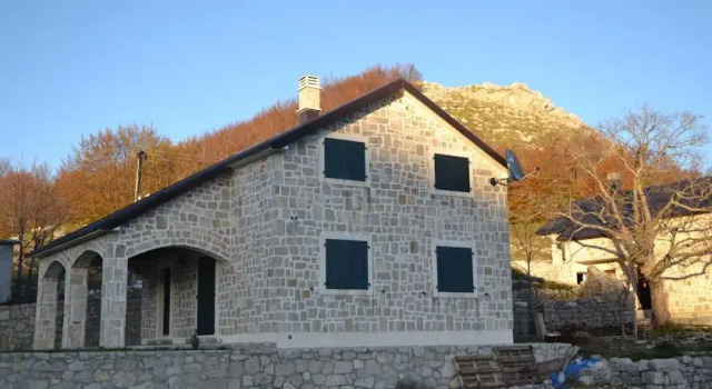 Guest House Lovcen, Reservar Casa de hóspedes Hotéis em Cetinje County com estacionamento, Estacionamento
