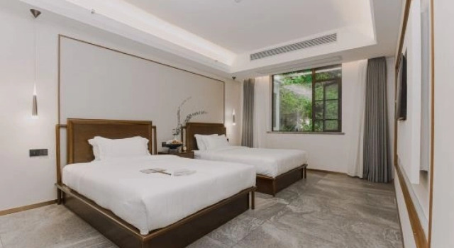 Двухместный люкс с видом на горы Phoenix Xueqingji Humanity Banshan Homestay (Phoenix Ancient City Branch)