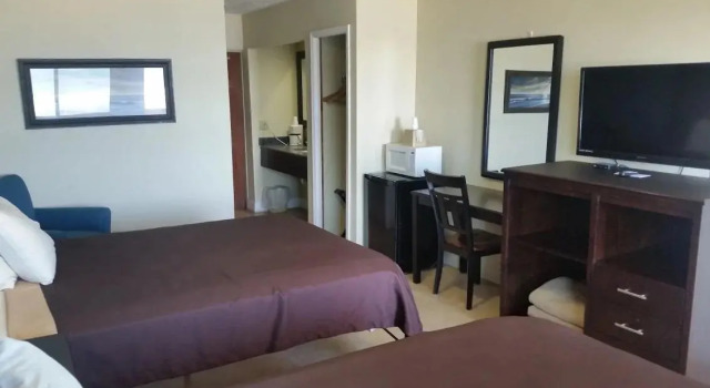 Четырёхместный номер Standard Driftwood Beach Motel