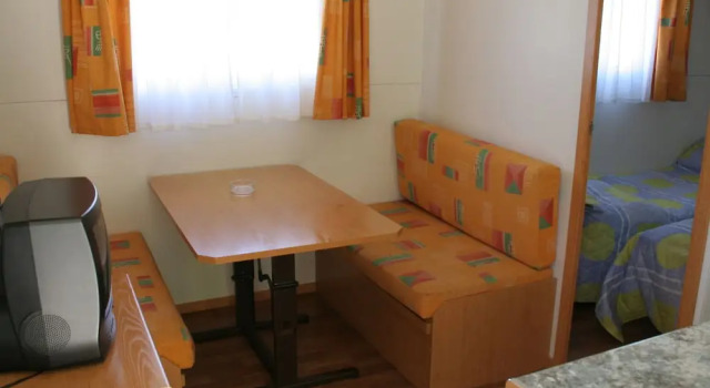 Carefully Furnished Chalet With a Covered Terrace, in Aragon, Réserver Chalet Villas à Aragon, Villa