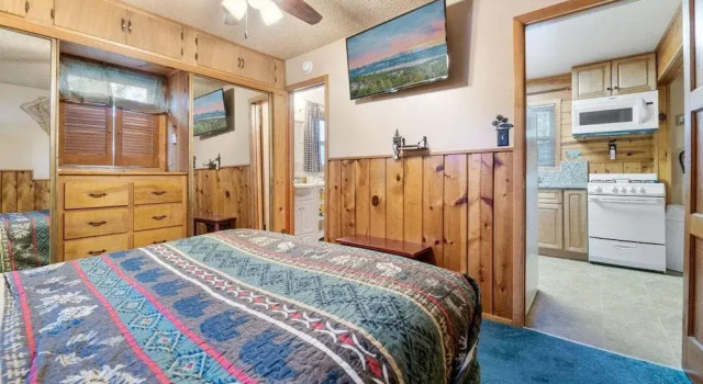 Chip O Wood Cabin, Забронировать Отель Отели Биг-Бэр-Лейк 3 звезды, рядом с Pine Knot Ranger Station (historical), 3*