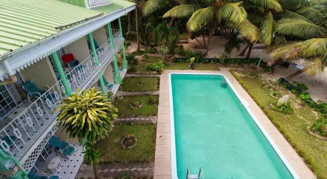 Трёхместный номер Standard Palm Beach Hotel
