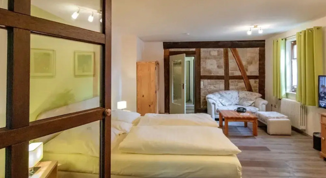 Двухместный номер Classic с балконом Hotel Goldflair am Rathaus