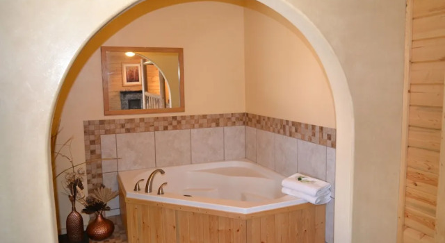 Люкс Luxury The Village Inn Motel and Restaurant