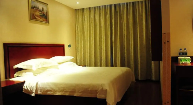 Двухместный номер Standard GreenTree Inn GanZhou Zhanggong District SanKang Temple RT-MART Express Hotel