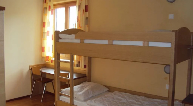 Jutel Weyer, Book Hotel  