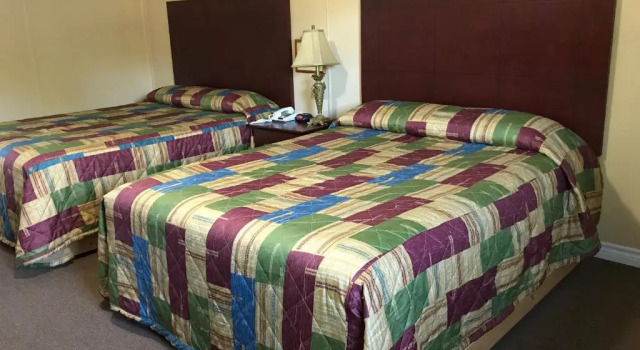 Четырёхместный номер Standard Deep River Motel