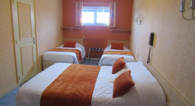 Четырёхместный номер Standard Le Mareuillais Hotel-Restaurant