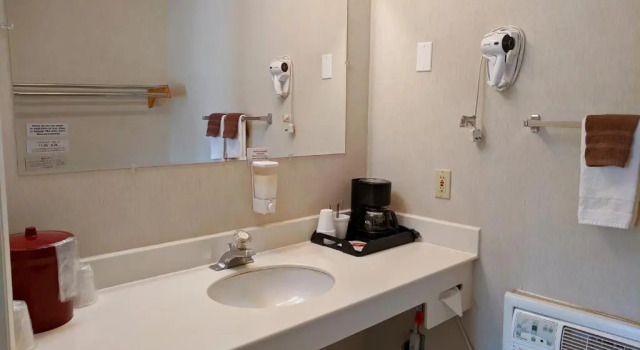 Четырёхместный номер Standard Aquarius Inn