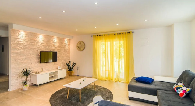 House With Private Pool For 10 People Surrounded By Vineyard In A Quiet Location