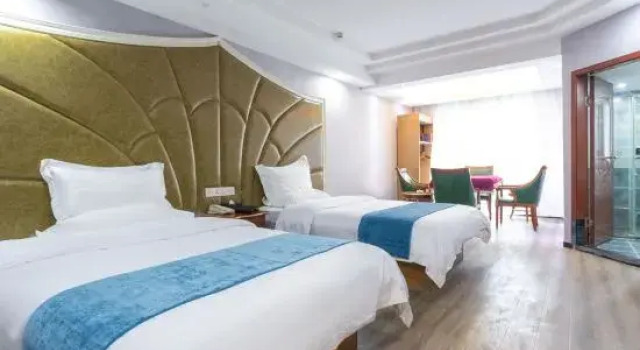 Люкс Deluxe Bangc Bangci Hotel (Guiyang Guanshanhu Park Lincheng West Road Subway Station)