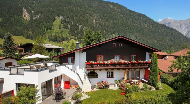 Beautiful Apartment in Saalfelden With Wifi, Rezerwuj Apartament Hotele w Salzburg z parkingiem, Parking