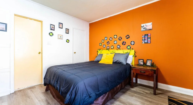 Номер Standard Yellow Pillow inn