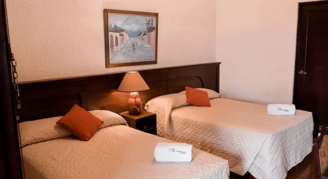 Четырёхместный номер Standard с балконом Hotel Villa Española