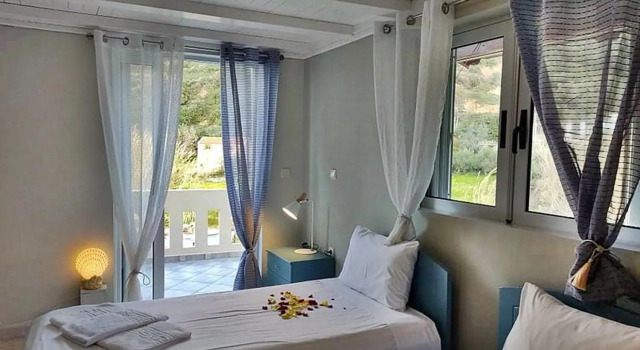House Just on the Beach -Included 2 Canoe and 2 Bicycles, Prenota Hotel Ravdoucha Creta Occidentale