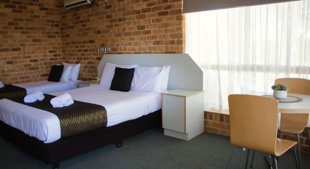 Трёхместный номер Standard с балконом и с видом на сад Golf Club Motor Inn Wingham