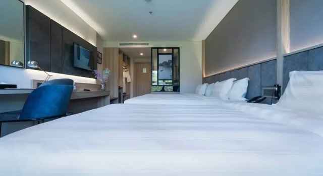 Трёхместный номер Superior с видом на окрестности Wyndham Garden Legend Halong