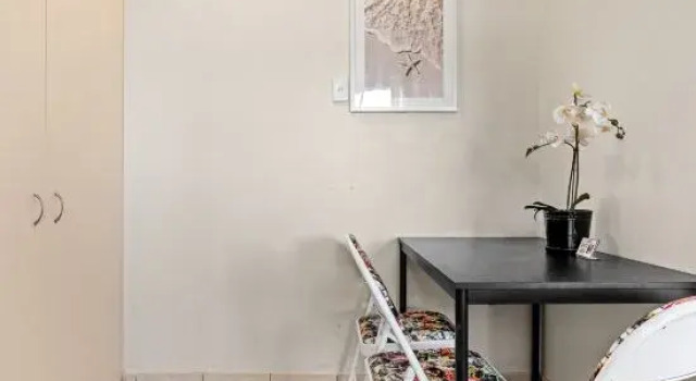 Well-Located Single Room in Auburn - Near Station and Shops - Shared Bathroom, Забронировать Отель Отели Sydney Region с парковкой, Парковка
