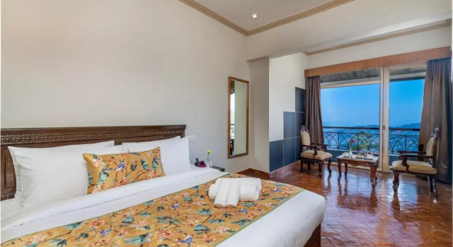Полулюкс Summit Naldehra Grand Resort & Spa