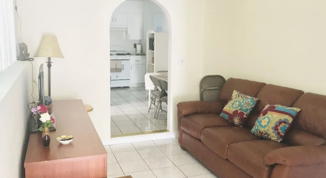 Entire 3 Bedrooms Guest House Close Beach Downtown