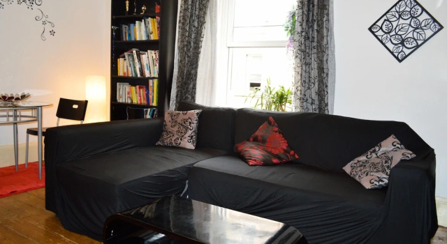 Cosy 2 Bedroom Apartment in Edinburgh, Забронировать Апартаменты/квартира Мерчистон Эдинбург, рядом с Национальный музей Шотландии