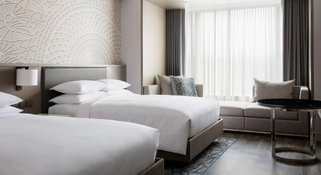 Четырёхместный номер Executive Clark Marriott Hotel