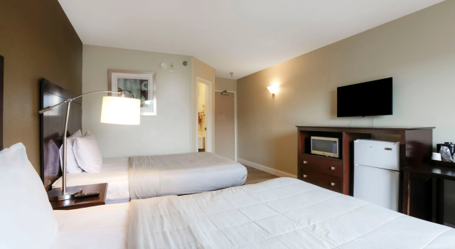 Baymont Inn & Suites Copley, Book Hotel Copley 