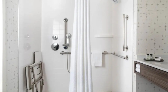 Четырёхместный номер Standard Crowne Plaza Atlanta Perimeter at Ravinia by IHG
