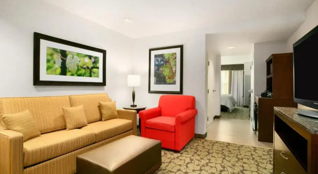 Полулюкс Hilton Garden Inn Auburn