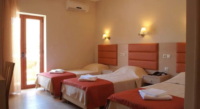Трёхместный номер Standard с балконом Hotel Princess