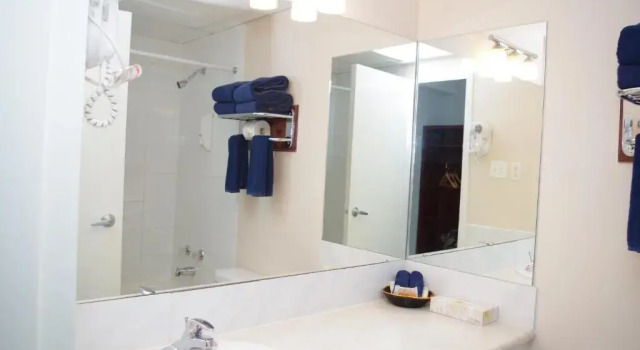 Четырёхместный номер Standard Causeway Bay Hotel Sparwood