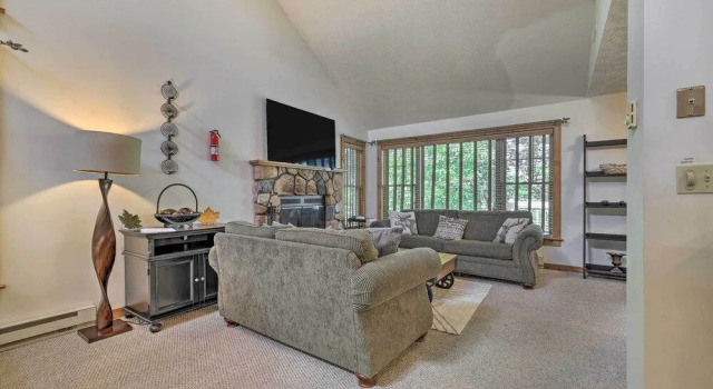 Tannersville Townhome, Near Camelback Mtn!