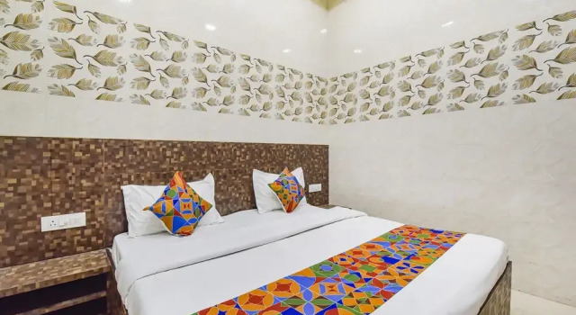 Номер Deluxe Fabhotel Maa Gayatri Sadan