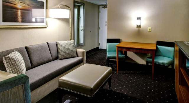 Четырёхместный люкс Embassy Suites Williamsburg