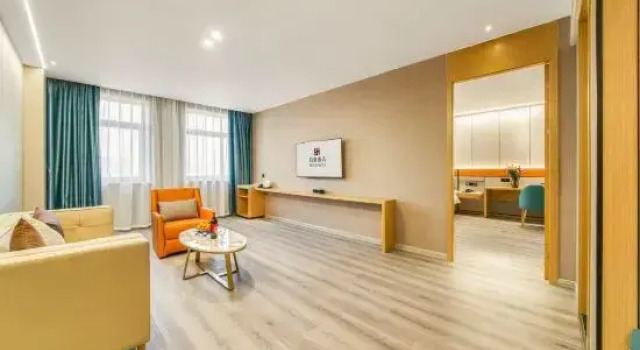 Люкс Zhuji Boya Hotel (Honghui Fortune Building Dianchi Middle School)
