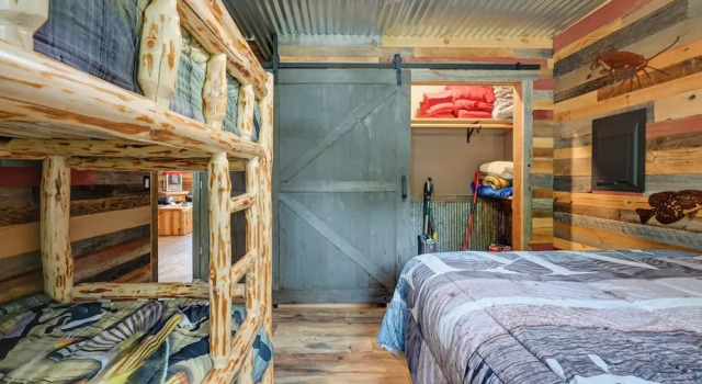 Lakeside Cabin w/ Fire Pit: Near Pine Point Park!, Prenota Casa vacanze Cottage a Ladysmith, Cottage
