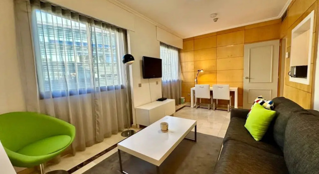 Engracia Square 1-bedroom Apartment in Chamber