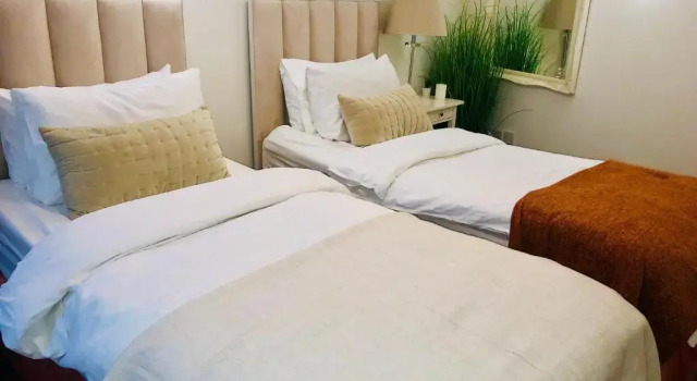 Contemporary large apartment in an ideal location, Забронировать Апартаменты/квартира Бат Bath and North Somerset, рядом с Old Orchard Street Theatre