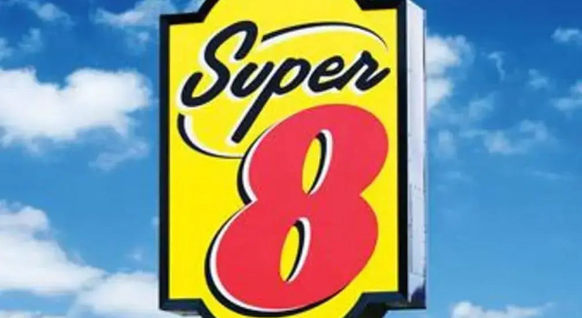 Super 8 by Wyndham Jinan Hua Long Lu
