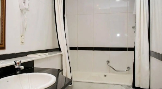 Двухместный люкс Deluxe Hotel Jacques Georges Business