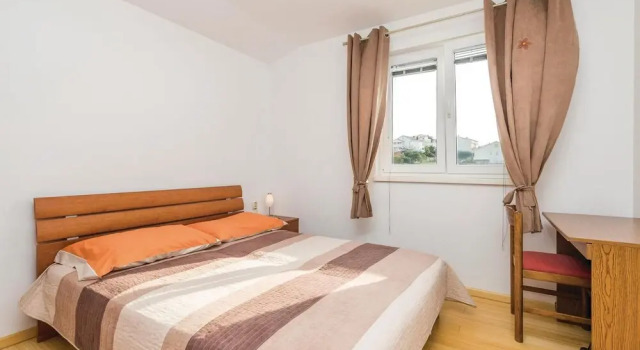Beautiful Home in Banjol With Wifi and 2 Bedrooms, Prenota Hotel Hotel a Isole Quarnerine con parcheggio, Parcheggio
