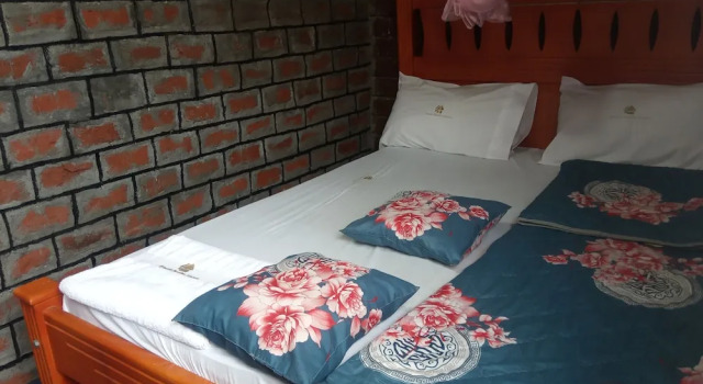 Номер Economy Plastic Bottles House