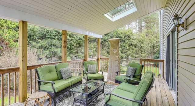 Коттедж Group Getaway in Newland w/ Lake & Pool Access